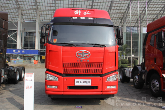 解放J6P 6×4牽引車，搭載錫柴13L 500馬力發(fā)動機(jī).png