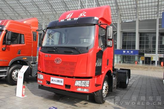 解放J6L 4×2牽引車，220馬力 (4).jpg