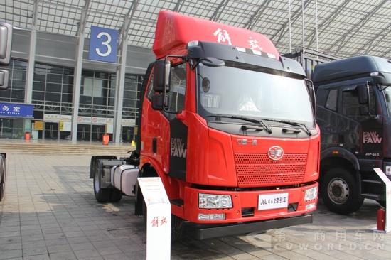 解放J6L 4×2牽引車，220馬力 (1).jpg