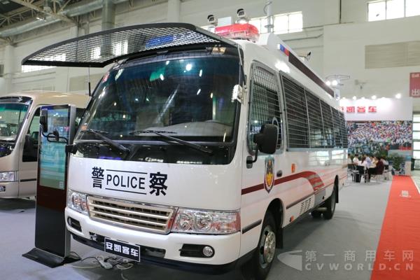 寶斯通警用卡點駐勤車.jpg