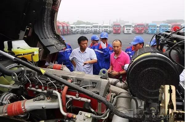 奔馳轎運(yùn)物流指定用車，20臺(tái)歐曼GTL隆重交車3.jpg