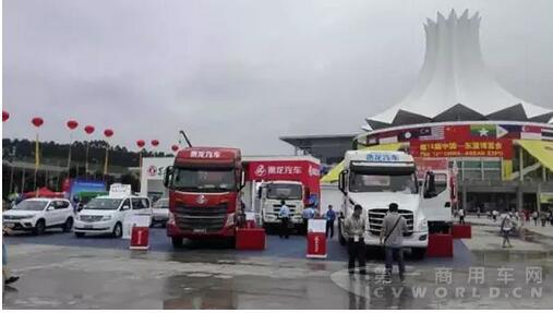 東風(fēng)柳汽“乘龍軍團(tuán)”亮相東盟博覽會(huì)，領(lǐng)銜自主品牌.jpg