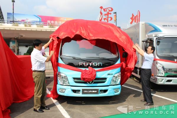 與會(huì)嘉賓為新車揭幕.jpg