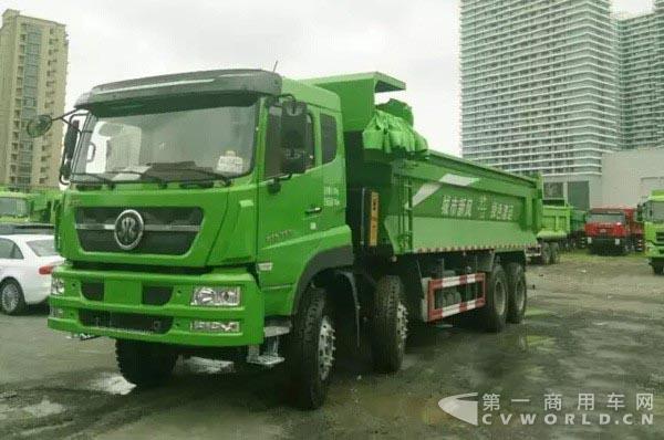 新斯太爾D7B 8x4環(huán)保渣土車(chē).jpg