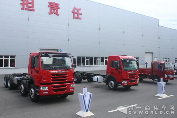 一汽解放青汽展示JH6、天V、悍V等重、中、輕卡車(chē)型 (2).jpg