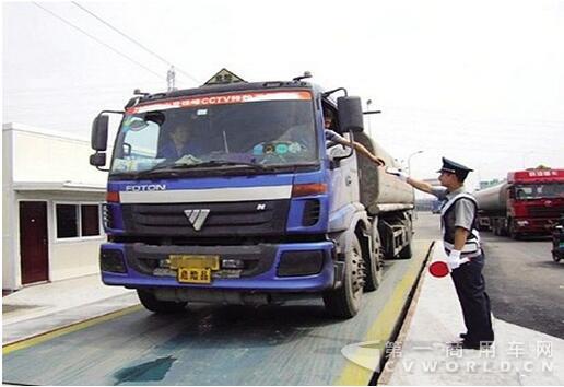 柳州重點整治大貨車.jpg