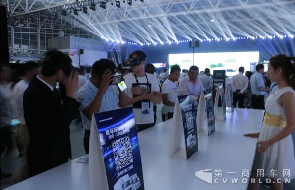 現(xiàn)場用戶體驗VR、模擬試駕.jpg