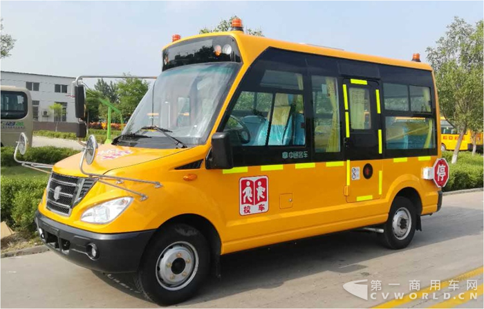 中通5.3米汽油版幼兒校車LCK6530D4BY.png