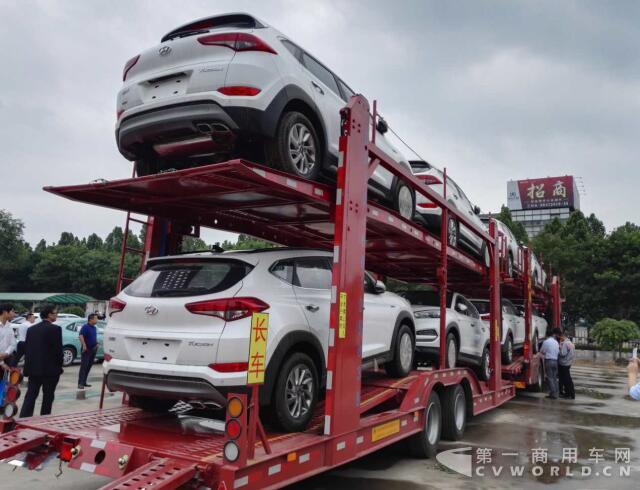 歐曼中置軸轎運車4.jpg