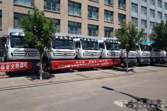 北奔牽引車成功交付中港物流公司1.jpg