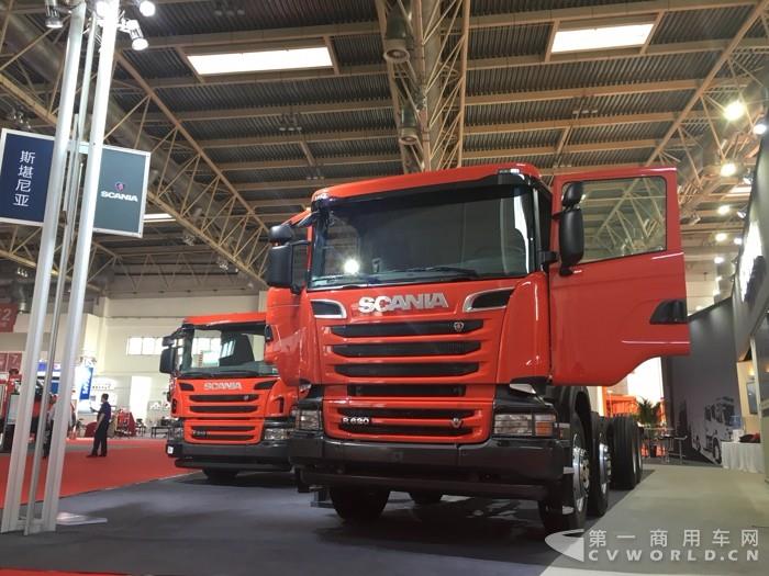 R系列大噸位水罐泡沫消防車專用底盤R620 8x4.jpg