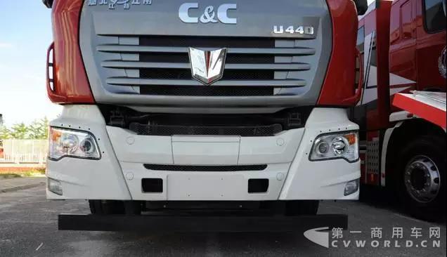 消防車(chē)也有自卸式？看聯(lián)合卡車(chē)?yán)凼较儡?chē)3.jpg