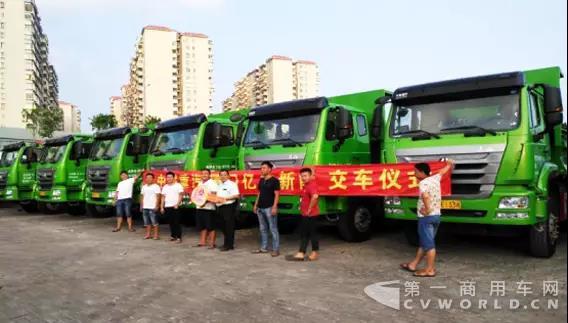 150輛中國(guó)重汽新型智能渣土車助力廈門城市建設(shè)1.jpg