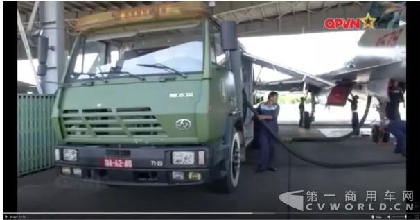 越南蘇27戰(zhàn)機補給車用中國斯太爾卡車2.jpg