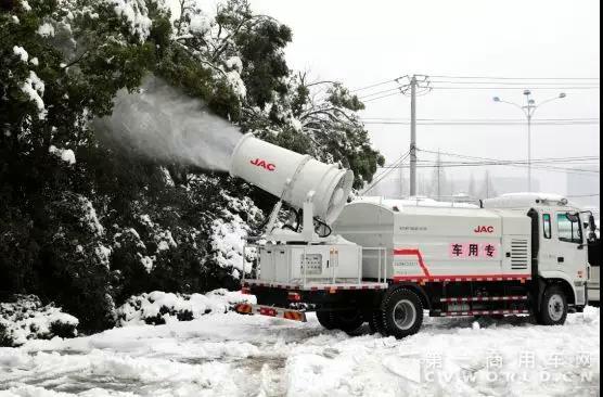 暴雪之后一戰(zhàn)成名！深入了解江淮汽車的除雪多面手.jpg