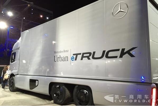 戴姆勒集團(tuán)推出純電動重卡奔馳eActros1.jpg