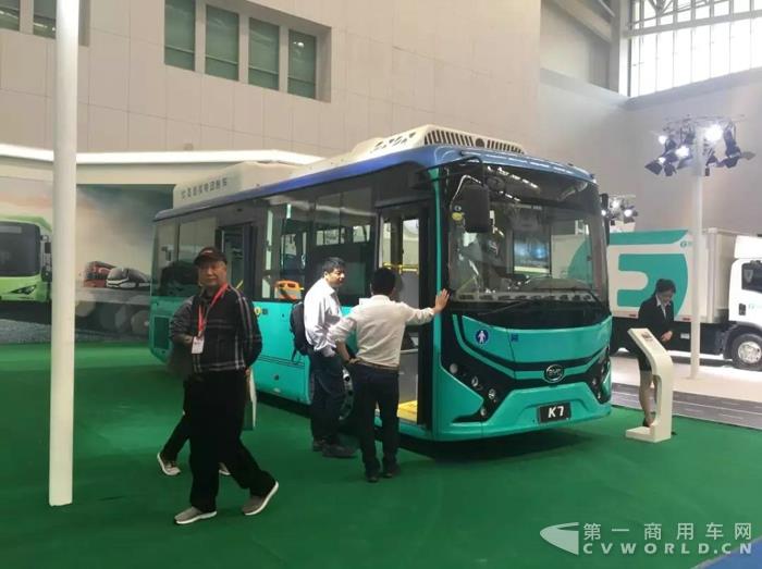 高端科技成就行業(yè)標桿 比亞迪商用車亮相天津客車展2.jpg