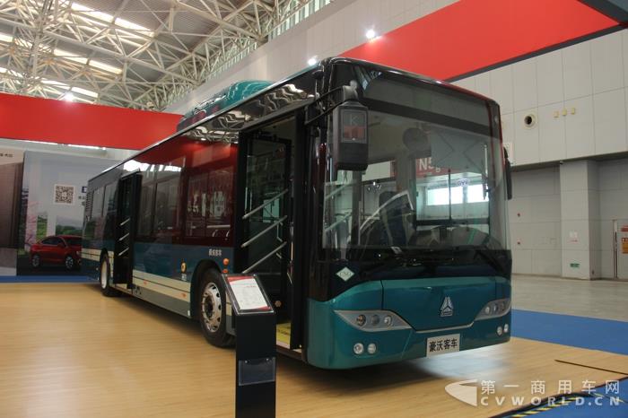 中國重汽JK6126GPHEVN5Q2插電式混合動力城市客車 (2).jpg