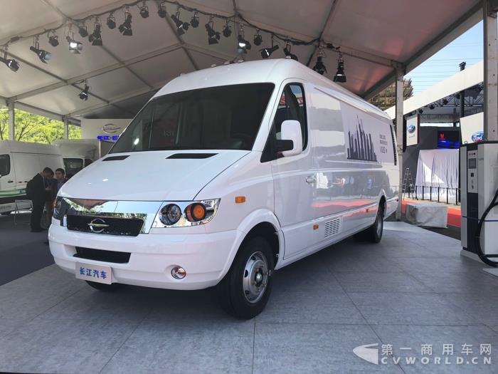 長江V08S純電動(dòng)高端物流車.jpg