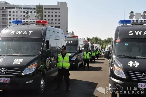 江淮星銳百臺特種警用車陸續(xù)交付1.jpg