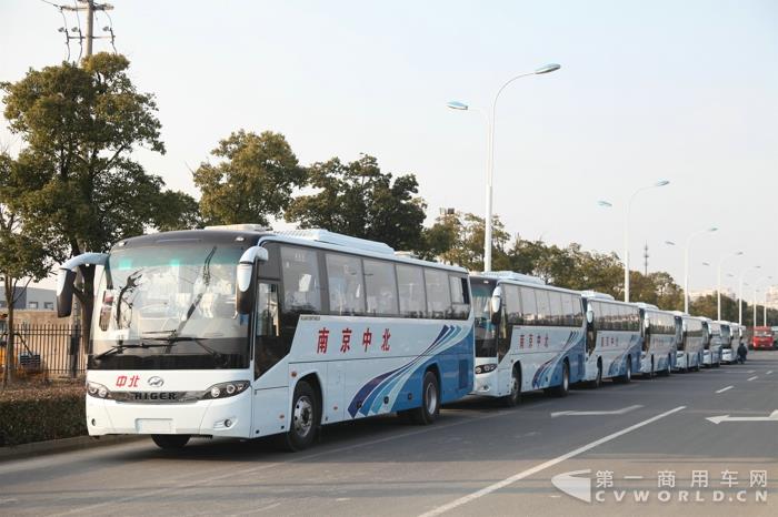 南京中北運(yùn)通旅游客運(yùn)公司采購(gòu)的批量海格車.jpg