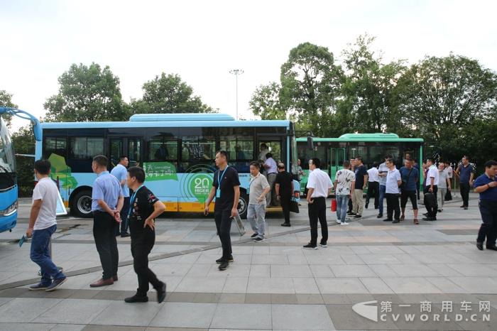 客戶參觀體驗海格系列精品客車_看圖王.jpg