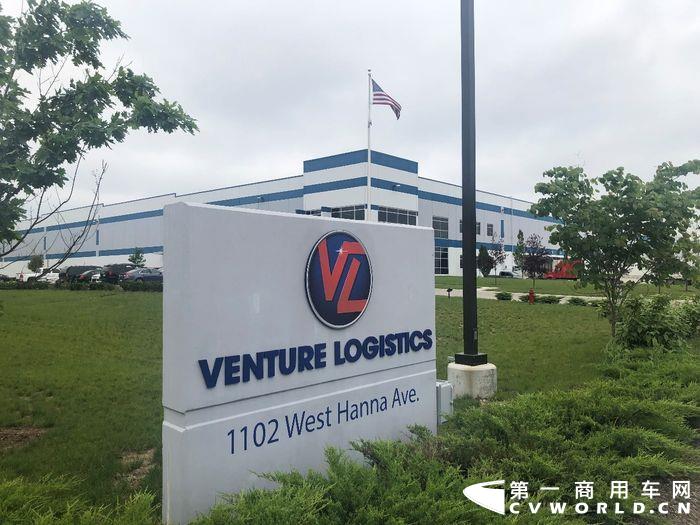 Venture Logistics擁有4個(gè)大型倉(cāng)儲(chǔ)中心，其中位于印第安納波利斯的倉(cāng)儲(chǔ)中心是最大的一個(gè)，面積有400000平方英尺（折合人民幣37161平方米），采用公鐵聯(lián)運(yùn)形式，貨運(yùn)鐵路直接通到倉(cāng)儲(chǔ)中心里面，一次可以容納14節(jié)鐵路車皮.jpg