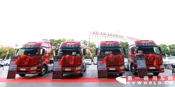 新J6P 6×4 550大馬力牽引車_副本.jpg