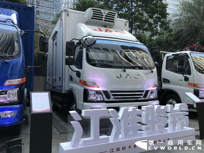 現(xiàn)場(chǎng)展示車.jpg