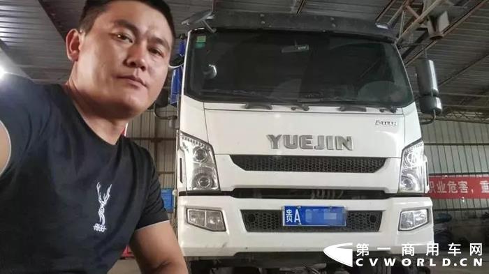 ?貴陽車主小伍，畢業(yè)后參加工作，覺得每天按部就班的生活很無趣。崇尚自由的他，在辭職之后選擇了卡車生活。本期文章有幸邀請到了小伍接受采訪，以下大部分內(nèi)容均來自小伍口述。