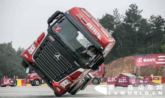 日前，作為卡車界網(wǎng)紅的三一重卡的新車460馬力車型正式上市，由于疫情影響沒有線下發(fā)布會，僅采用網(wǎng)絡(luò)上市，最終實現(xiàn)上市銷售訂單1128臺，廣受卡友好評。