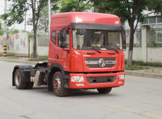 近日，工信部發(fā)布第334批新車申報(bào)公示，牽引車方面有19款上榜。其中，國(guó)六車13款，占比68.42%，分別為7款柴油國(guó)六牽引車和6款天然氣國(guó)六牽引車；國(guó)五車有5款，占比36.22%；新能源牽引車1款，能源類型形式為純電動(dòng)。