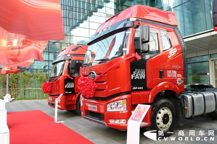 解放2020款新J6P質(zhì)惠版 6×4 平頭牽引車 (1).jpg