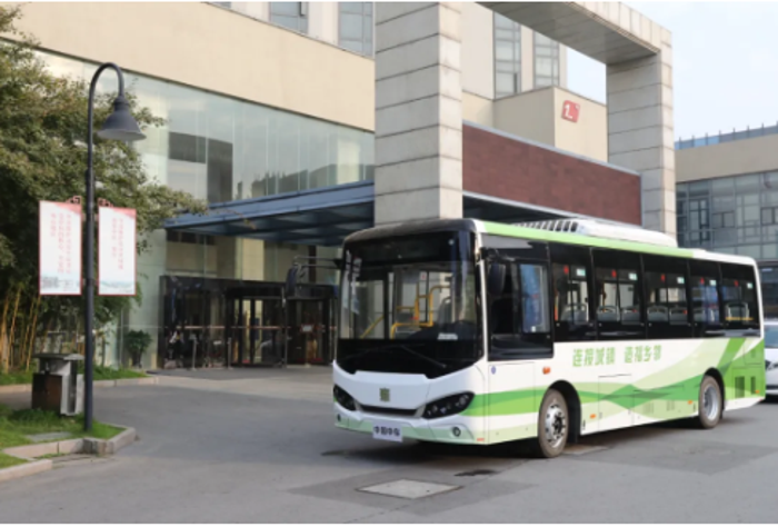 智慧創(chuàng)新，公交先行。10月30日，由華東六省一市公交協(xié)會主辦，中車電動、揚州公交承辦，“2020城市公交創(chuàng)新發(fā)展峰會暨第十屆華東六省一市公交企業(yè)領(lǐng)導(dǎo)聯(lián)席會”在江蘇揚州隆重召開。