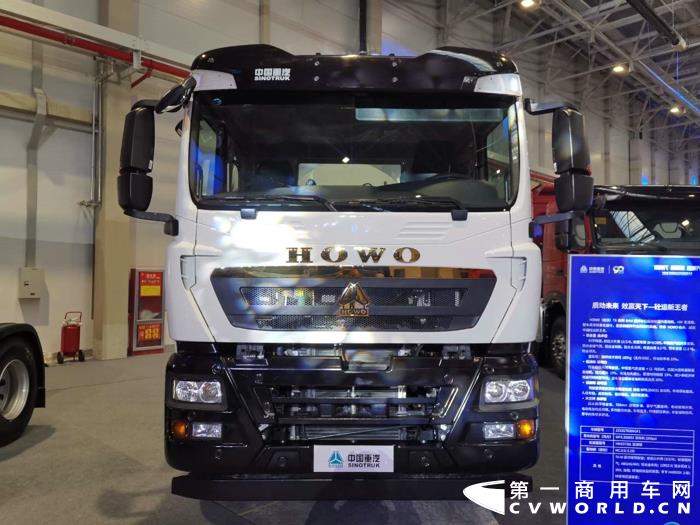 重汽豪沃TX系列8×4攪拌車，濰柴國六發(fā)動機.jpg