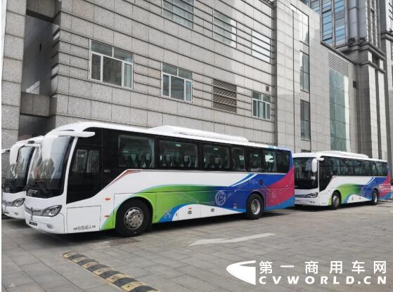 近日，福田歐輝BJ6117純電動(dòng)城間客車批量交付天津華科企業(yè)孵化服務(wù)有限公司（以下簡稱：天津華科），為員工帶來上下班通勤的全新體驗(yàn)。