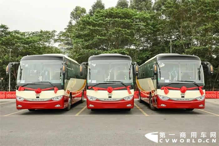 【第一商用車網(wǎng) 原創(chuàng)】今年一季度，客車市場收獲“3連增”，其中大、中客市場在2、3兩個月收獲了十分難得的“兩連增”，一掃此前“連降”的頹勢。二季度，“連增”勢頭會繼續(xù)嗎？