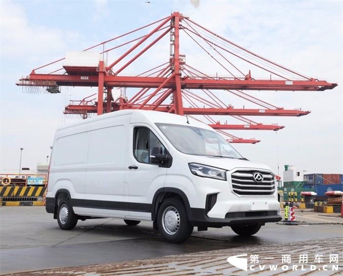 作為汽車新“國潮”，上汽大通MAXUS 7月銷量達(dá)15,088臺，同比大漲31%，海外暢銷4,715臺，同比勁增130%，迎來下半年“開門紅”。