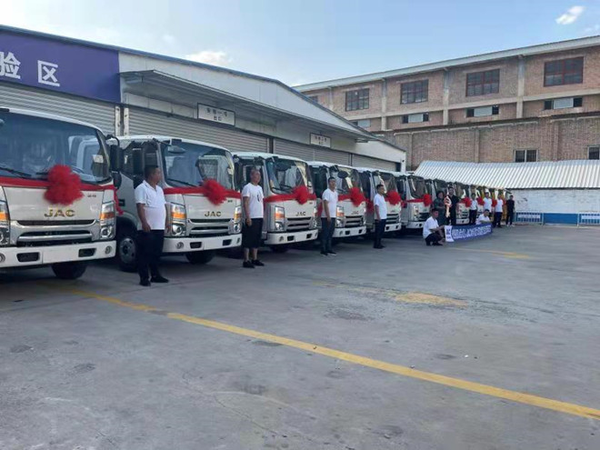 山西大昌汽車租賃有限公司是山西大昌汽車集團(tuán)旗下的一家子公司，整個(gè)公司是一家集汽車維修、房地產(chǎn)、金融、進(jìn)出口貿(mào)易為一體的多元化現(xiàn)代服務(wù)業(yè)集團(tuán)公司，專業(yè)化程度高。山西大昌汽車租賃有限公司是專業(yè)從事汽車租賃這一塊的業(yè)務(wù)。8月22日，該公司再提15臺江淮帥鈴，截至目前已累計(jì)購入45臺江淮輕卡。