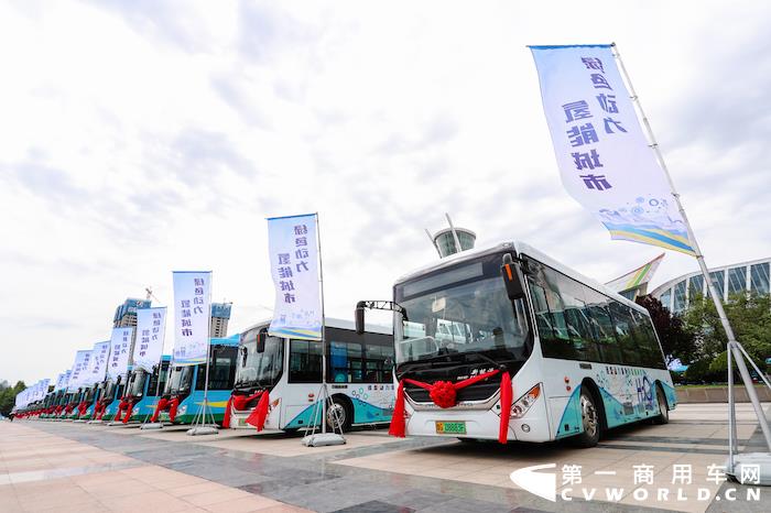 中通客車產(chǎn)品路線持續(xù)進(jìn)階、成果不斷，走出了一條獨(dú)具“中通特色”的創(chuàng)新發(fā)展之路。