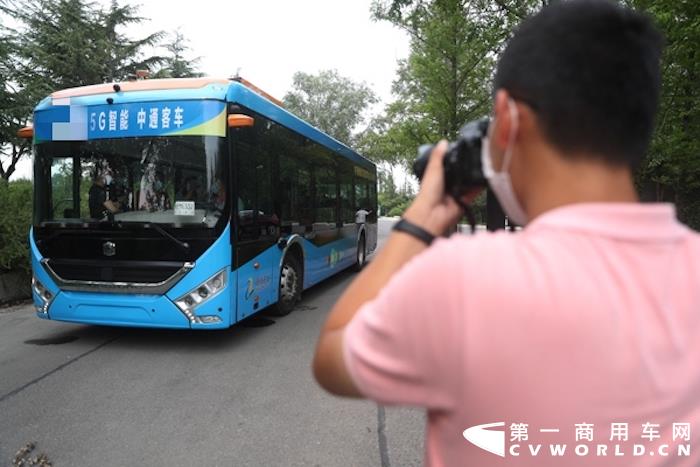 中通客車產(chǎn)品路線持續(xù)進(jìn)階、成果不斷，走出了一條獨(dú)具“中通特色”的創(chuàng)新發(fā)展之路。