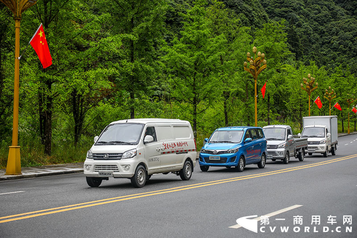 新龍馬汽車“重走紅色路 致敬新時代”品牌煥新之旅，從古田出發(fā)，途徑井岡山、遵義、延安，終于在嘉興畫上圓滿的句號。此行一路走來，新龍馬汽車用行動向外界傳遞出一個信號：新龍馬汽車將以煥然一新的面貌，大踏步向著中國自主品牌汽車強勢邁進，以創(chuàng)新為驅(qū)動力，在鞏固國內(nèi)根據(jù)地的同時，開拓更廣闊的海外市場，讓中國汽車走向世界。

