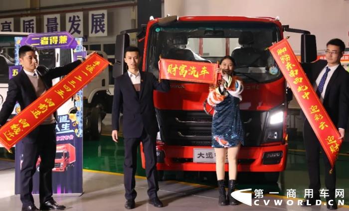 成都大運汽油G20動力“財富汽車”震撼上市12.webp.jpg