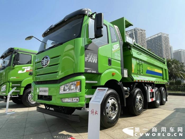 解放J6P 8x4輕量化渣土車.jpg