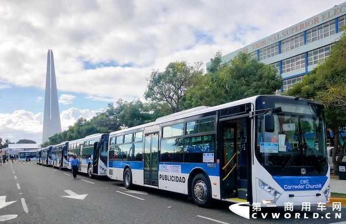 2月13日，以“讓出行更美好”為主題的公交客車運營啟動儀式，在多米尼加首都圣多明各市英雄中心國家館成功舉辦。