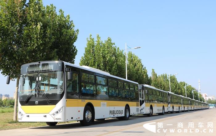 2月13日，以“讓出行更美好”為主題的公交客車運營啟動儀式，在多米尼加首都圣多明各市英雄中心國家館成功舉辦。