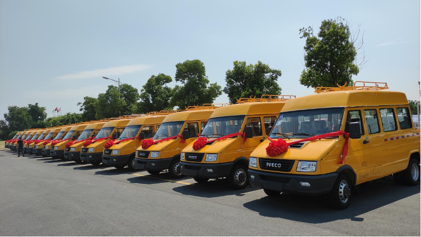 在國內(nèi)眾多的商用車制造企業(yè)中，南京依維柯旗下的依維柯汽車，無疑是人們最耳熟能詳?shù)妮p客品牌。作為率先進(jìn)入中國市場的輕型商用車，30多年來，依維柯通過技術(shù)引進(jìn)與自主創(chuàng)新相結(jié)合的方式，不斷提升技術(shù)質(zhì)量，豐富產(chǎn)品車型，各種用途的依維柯汽車穿行在全國各地的大街小巷，在很多人心中“依維柯”三個(gè)字已然成了輕客的代名詞。