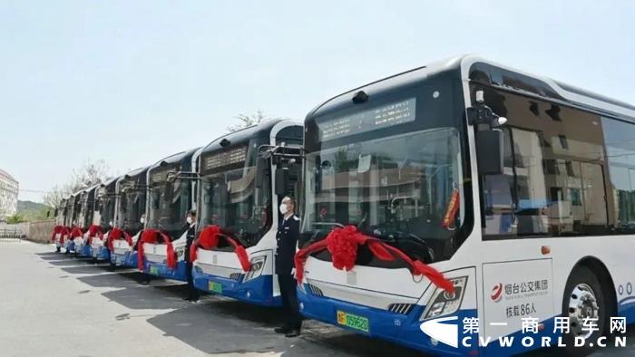 4月26日，32列中車電動“地鐵巴士”C11在山東煙臺上線，投運(yùn)至7路和67路兩條跨區(qū)干線之中。