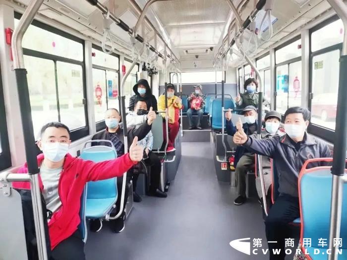 4月26日，32列中車電動“地鐵巴士”C11在山東煙臺上線，投運至7路和67路兩條跨區(qū)干線之中。