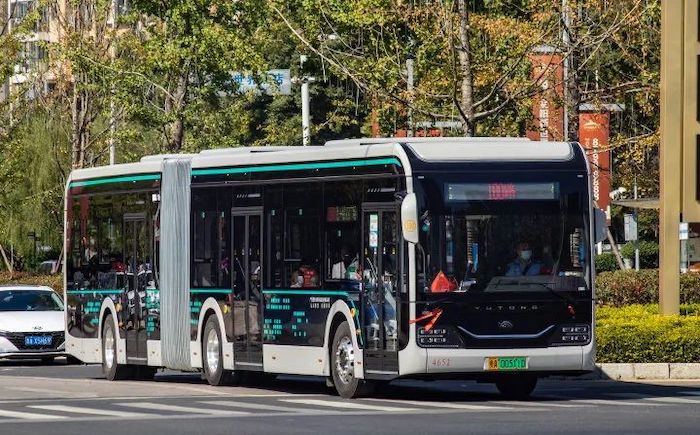 公交車上那些不期而遇的溫暖，公交車是城市里移動的生活場，在公交車上每天都在上映不同的故事，或溫馨或感人，總能讓人產(chǎn)生不同的感觸。